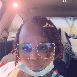 Meet your Posher, Keisha